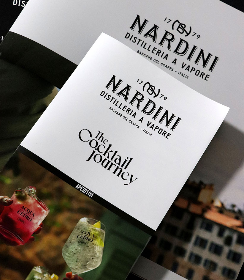 Volantino cocktail list Distilleria Nardini piegato a fisarmonica con plastificazione opaca.