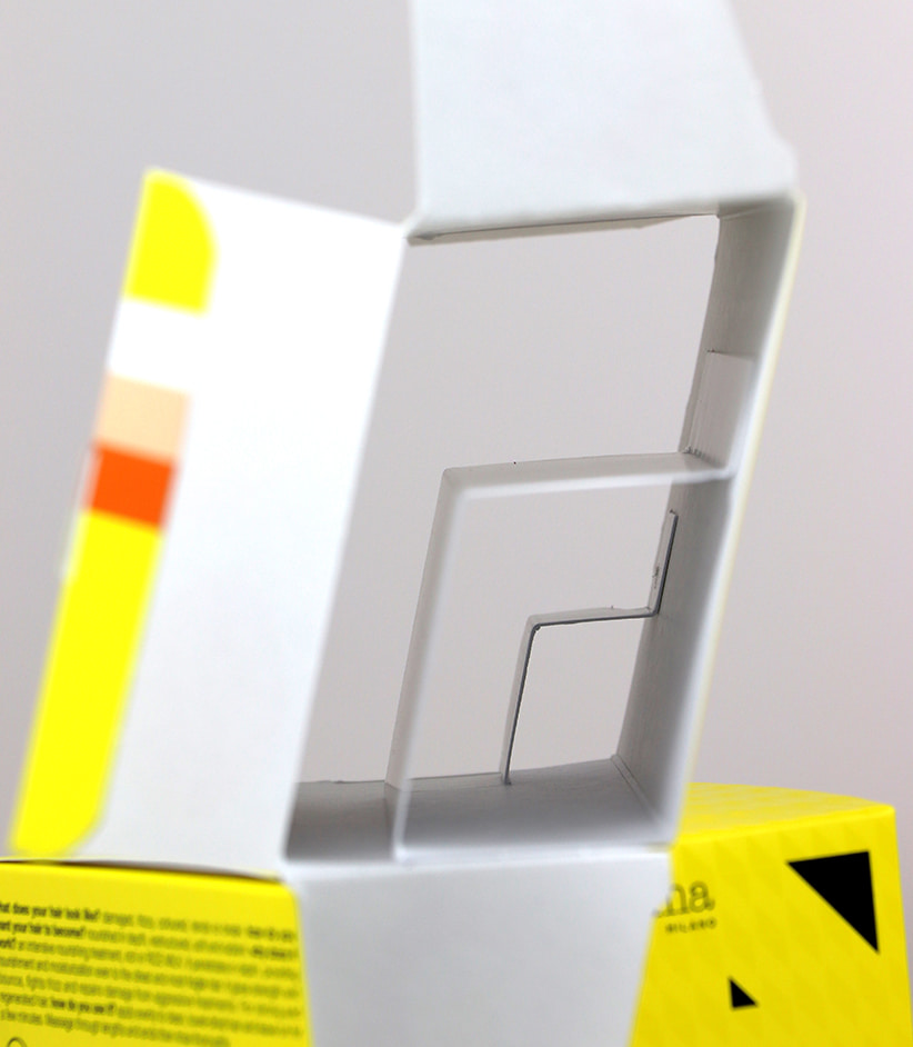 Dettaglio interno e plastificazione opaca astuccio.