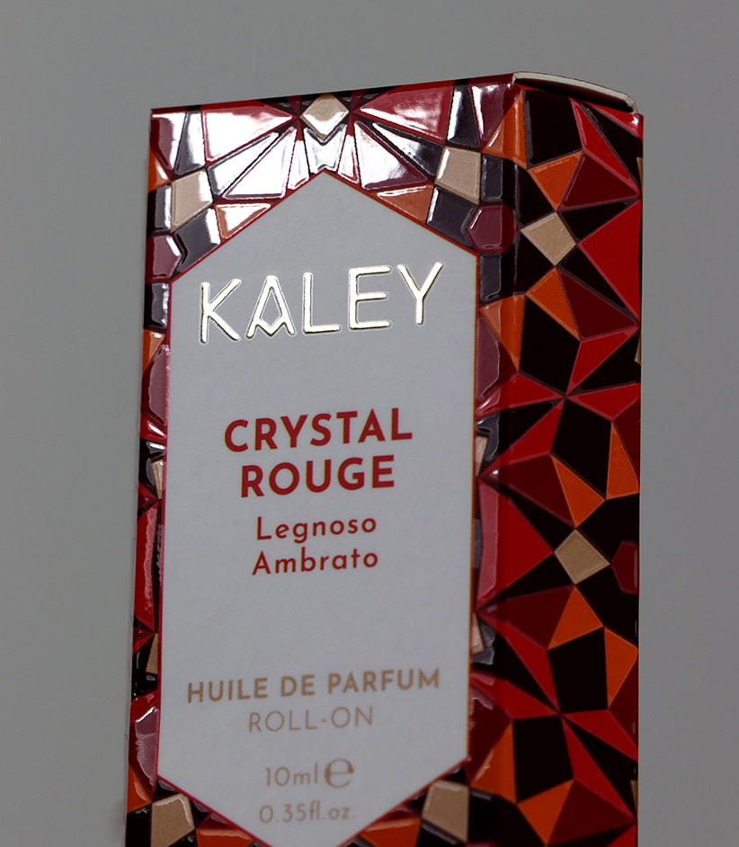 Packaging cosmetico KALEY con texture effetto maiolica e stampa a caldo